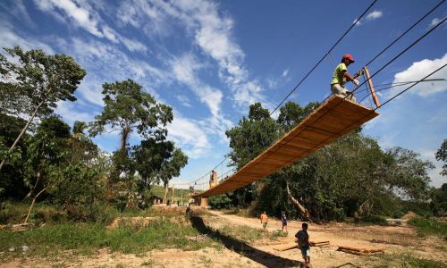 Design, planning and construction of foodtbridge with local ressouces. Puente Machingero, Peru